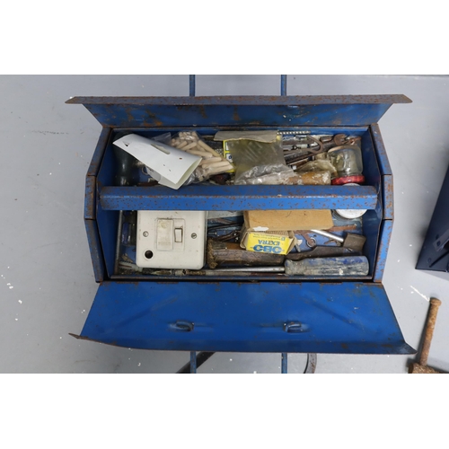 642 - Cantilever tool box and a single tray tool box with a selection of tools to include 10