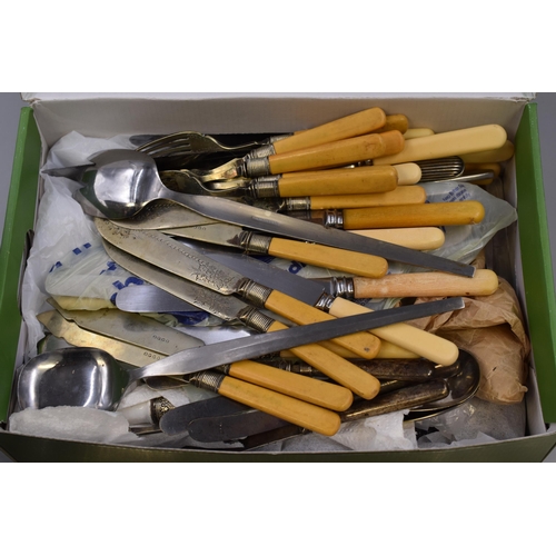 388 - A large selection of vintage and modern cutlery