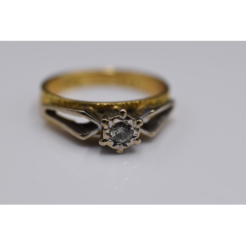 35 - An 18ct Gold Diamond Stoned Solitaire Ring, Size P