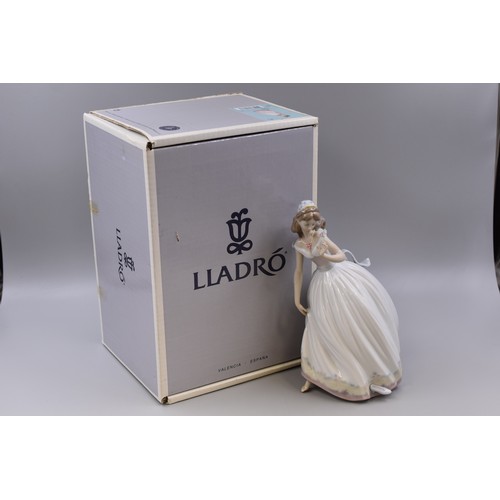 57 - A Boxed Lladro Cinderella 'The Glass Slipper' 5957 Large Porcelain Figure, Approx 26cm Tall