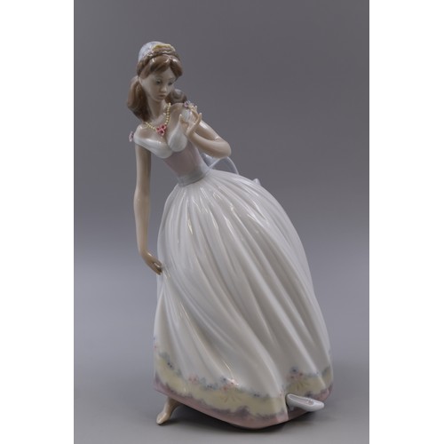 57 - A Boxed Lladro Cinderella 'The Glass Slipper' 5957 Large Porcelain Figure, Approx 26cm Tall