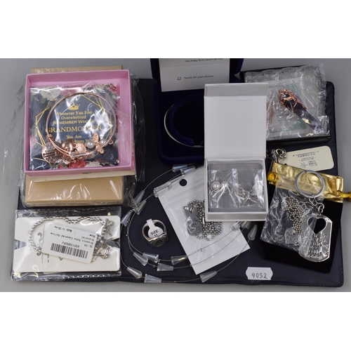 131 - Mixed Tray of Brand new Jewellery Items to include Bracelets, Necklaces, Earrings and more.