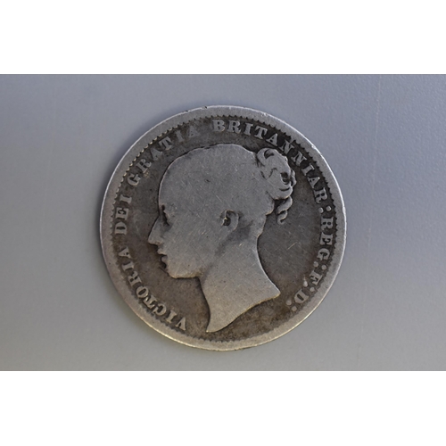 137 - Victoria 1872 Silver Young Head Shilling