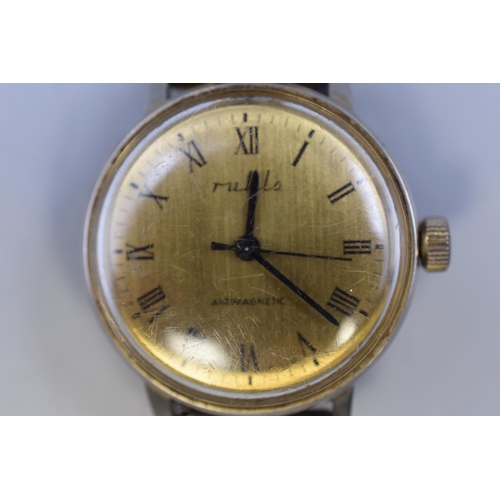 77 - A Ruhla Gent's Mechanical Watch, Working