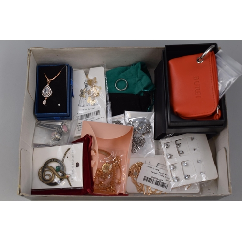 183 - Mixed Selection of Brand New Jewellery items. Necklaces, Earrings, Bracelet and more.