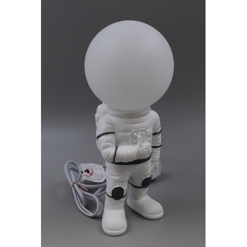 289 - Brand New Cool Led Spaceman Lamp 12