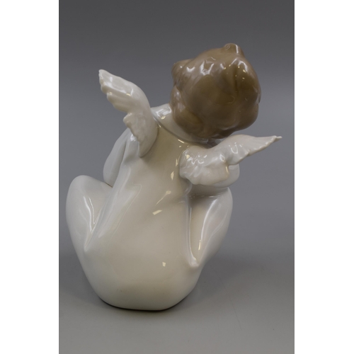 193 - Boxed Lladro Angel Sleeping Figurine No.4961 (6 1/2