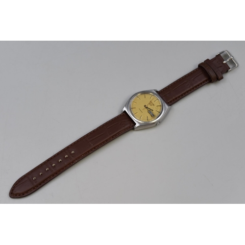 88 - A Seiko 5 Automatic Gent's Day/Date Watch With Leather Strap. Working