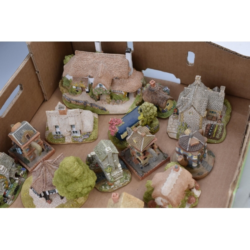 275 - Large Collection of Lilliput Lane House Ornaments in Very Good Condition.