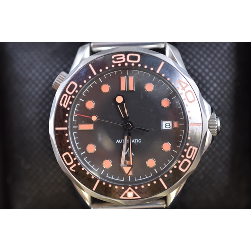 108 - An Automatic Broad Arrow Seamaster Style Gent's Watch With N35A Day/Time Movement With Shark Mesh Br... 