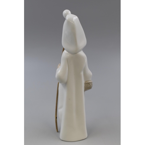 238 - Boxed Lladro Figure of a Shepherdess No.4678 (8