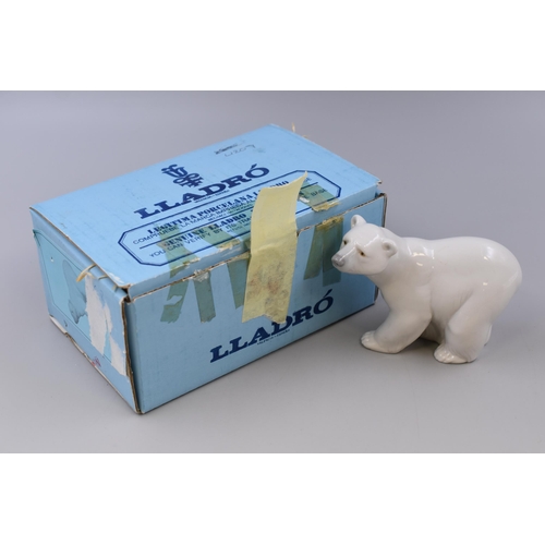 241 - Boxed Lladro Attentive Polar Bear Figurine No 1207 (3 1/2