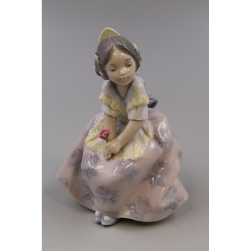 251 - Boxed Lladro Lolita Figurine No.5372 (5