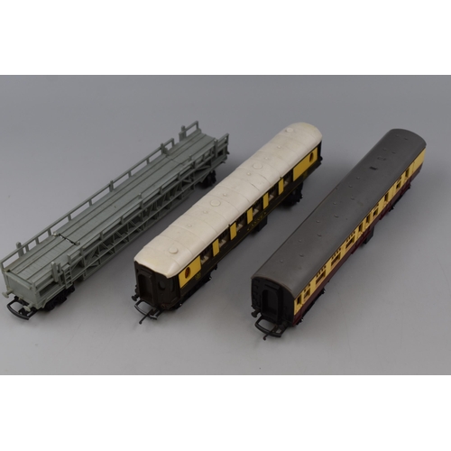 478 - Selection of Triang H/00 Guage Carriages, Tender, Transporter and More