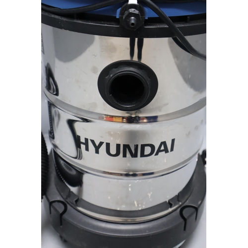 379 - Hyundai Carpet Washer Wet and Dry Vacuum