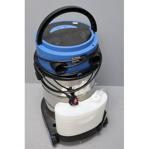 379 - Hyundai Carpet Washer Wet and Dry Vacuum