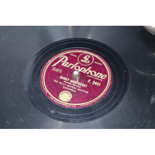 559 - Antique 'His Masters Voice' Gramophone in a Cabinet With Spare Needles (Working When Tested) (3' 3