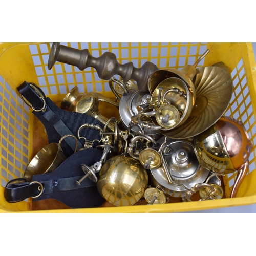 657 - Selection of Brass/Copper Items Including Copper Tea Pot, Brass Candle Holders and More