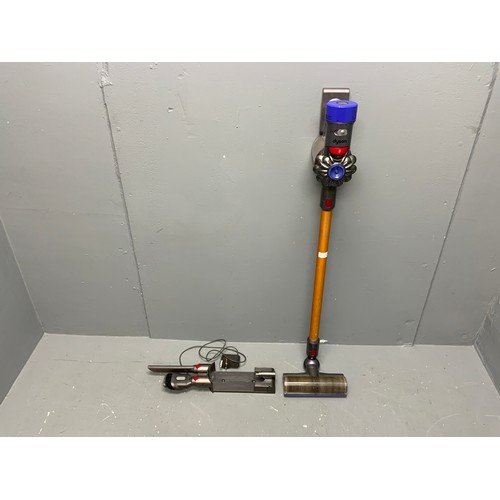 555A - Dyson V8 Absolute Cordless Vacuum Cleaner with Wall Bracket and Accessories (Powers On) 