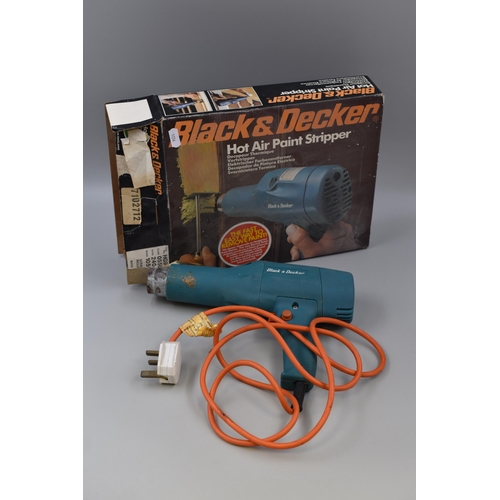 611 - Black & Decker Hot Air Paint Stripper (Powers On When Tested)