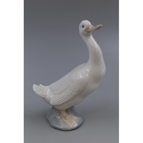 267 - NAO By LLadro ' Optinistic Duck' ( Patito Optimista ) Model No 00245, Lovely Porcelain Piece , appro... 