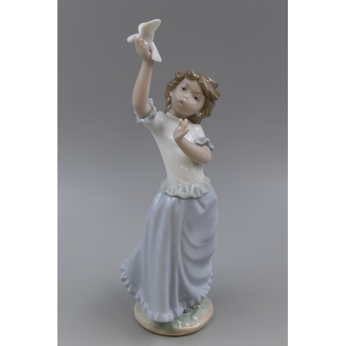 274 - Nao By LLadro ' Girl With Dove ' Porcelain Figurine ( Jugando Con El Paloma ) Model No 00324, approx... 