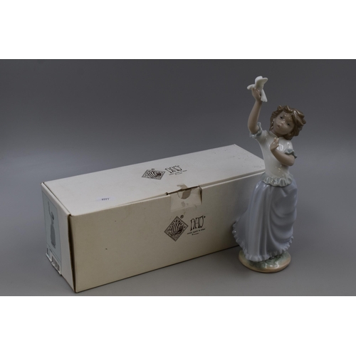 274 - Nao By LLadro ' Girl With Dove ' Porcelain Figurine ( Jugando Con El Paloma ) Model No 00324, approx... 