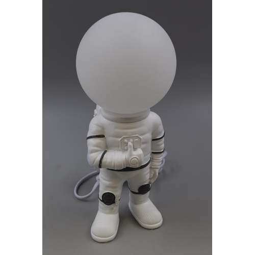 307 - Brand New Cool Led Spaceman Lamp 12