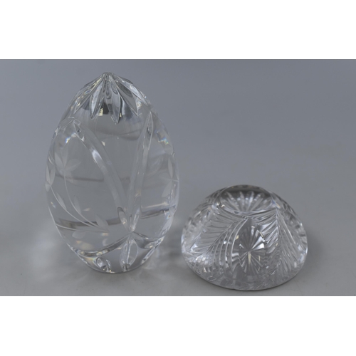 212 - Solid Cut Crystal Egg Paperweight with Solid Cut Crystal Display Base approx 6.5