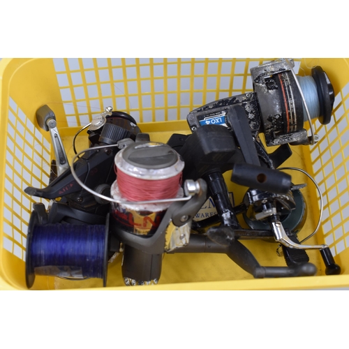 427 - A Selection of Seven Fishing Reels and Accessories To Include Daiwa 7280B, Ryobi LXO 4, Shakespeare ... 