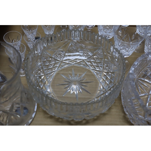 759 - Selection of Quality Mixed Glassware including Fruit Bowls, Jug, Glasses and More