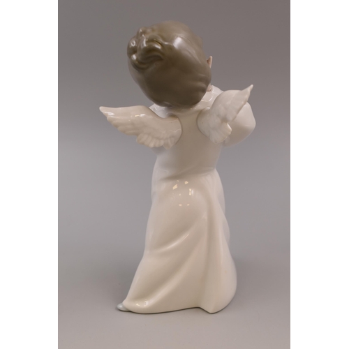 269 - LLadro Mime Angel Porcelain Figurine ( Angel Mimico ) Model No 4.959 approx 8