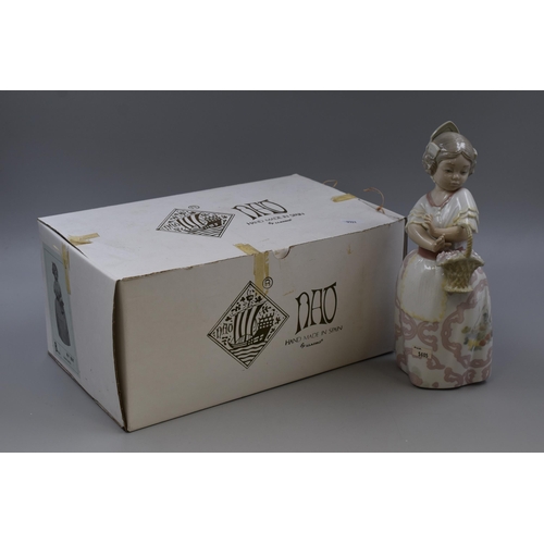 284 - Rare NAO By LLadro Porcelain Figurine 'Valencia Girl' ( Valencianita ) Model No 697, Depicting ' Lad... 