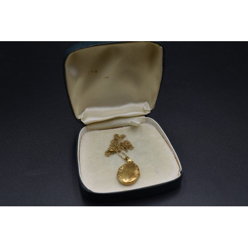 32 - A Hallmarked 9ct (375) Gold Locket Pendant on Chain