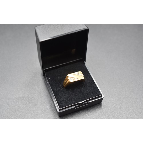 44 - A Hallmarked 9ct (375) Two Tone Gold Clear Stoned Ring, Size R