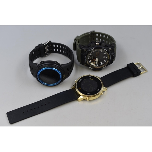 127 - Three Gents Watches To Include Military Style Smael Digital/Analogue, And Two Digital Watches. Worki... 