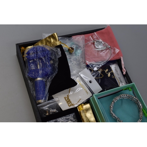 461 - Mixed Tray of Brand new Jewellery items to include Bracelets, Necklaces & Earrings, Keyring and ... 