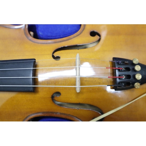 507 - Cased Childs Violin complete with Bow and Bow String Wax