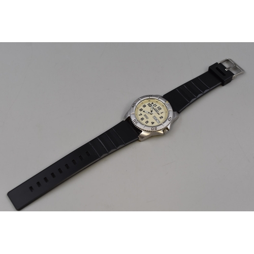 75 - Timex Expedition Indiglo Quartz 100mtr Watch with Rubberised Strap (Working)