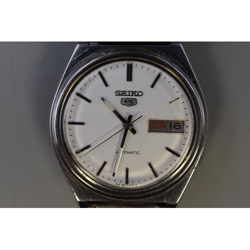 164 - Seiko 5 (7009-3140) Automatic Day / Date Gents Watch with Elasticated Bracelet (Working)