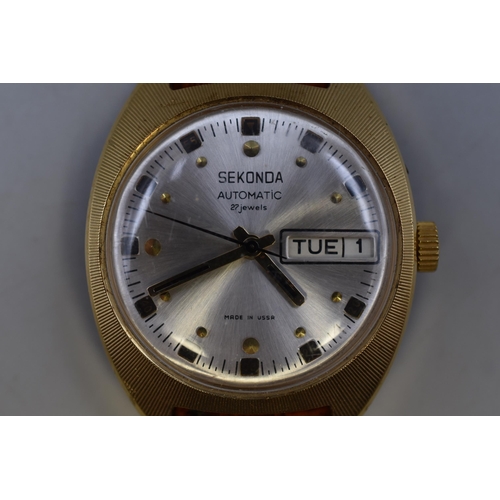 177 - A Vintage Sekonda 27 Jewels Automatic Day/Date Watch, With Leather Strap. Working