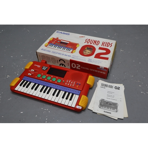 716 - Casio Sound Kids 02 Keyboard with Original Box and Booklets (Working) No Microphone