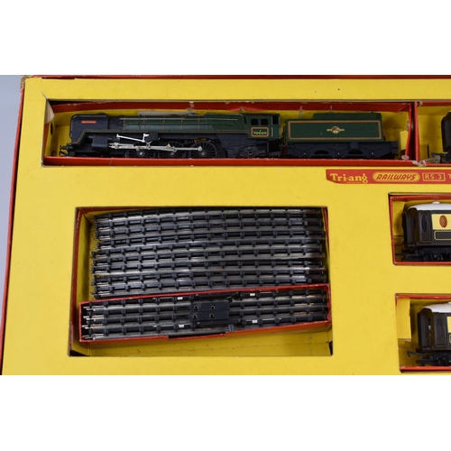 723 - Triang 00 Guage RS.3 Electric Model Train Set in Original Box