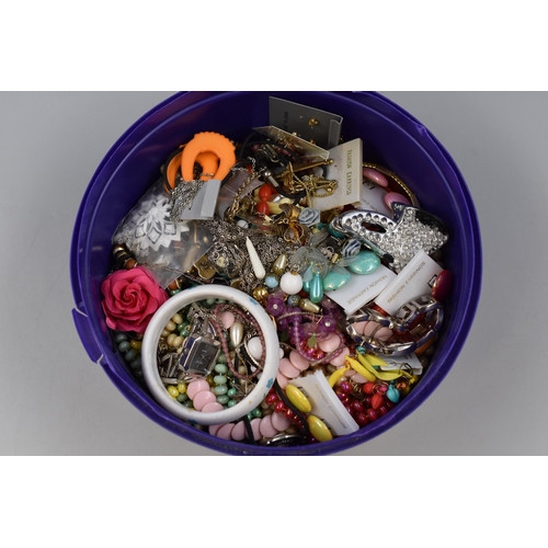 455 - Large selection of Mixed Unsorted Jewellery (1.1kg)