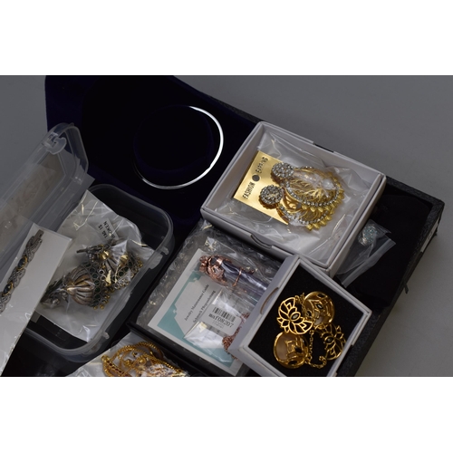 458 - Mixed Tray of Brand new Jewellery items to include Bracelets, Necklaces & Earrings, Belly Bar an... 