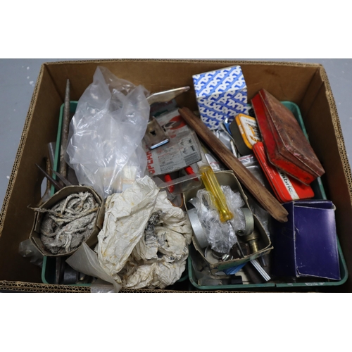 806 - A Large Selection of Unsorted Vintage Tools and Accessories (House Clearance Item)