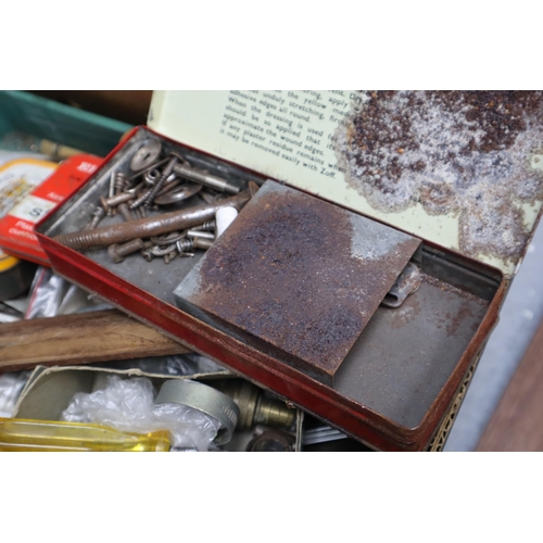 806 - A Large Selection of Unsorted Vintage Tools and Accessories (House Clearance Item)