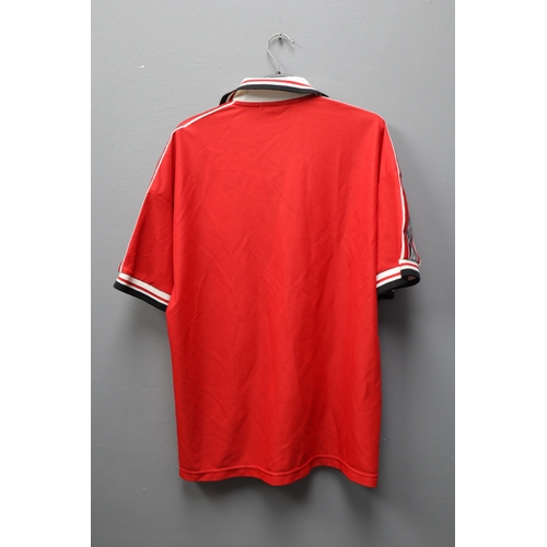 595 - A Retro Manchester United 1990's Home Football Shirt, Size L