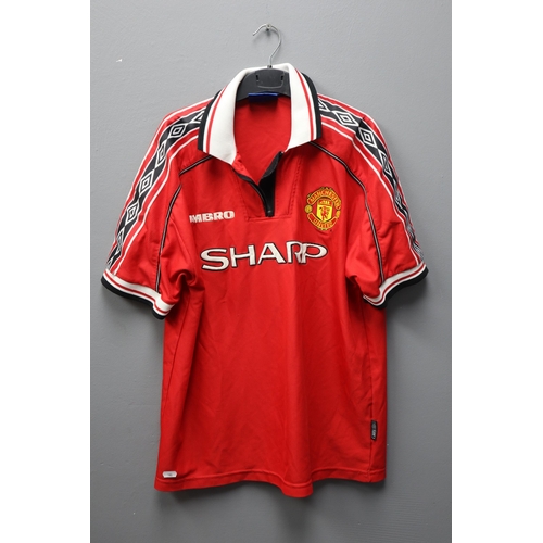 595 - A Retro Manchester United 1990's Home Football Shirt, Size L