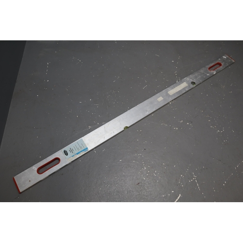 660 - Quality Straight Edge Large Spirit Level